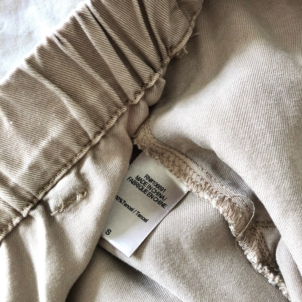 YFB KHAKIE WIDE-LEG PANTS,
SMALL. - Picture 3 of 10